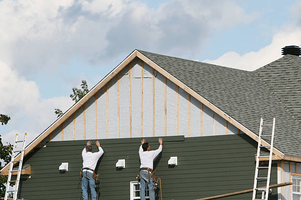 Professional Siding Installation technician working in Franklin Park, PA